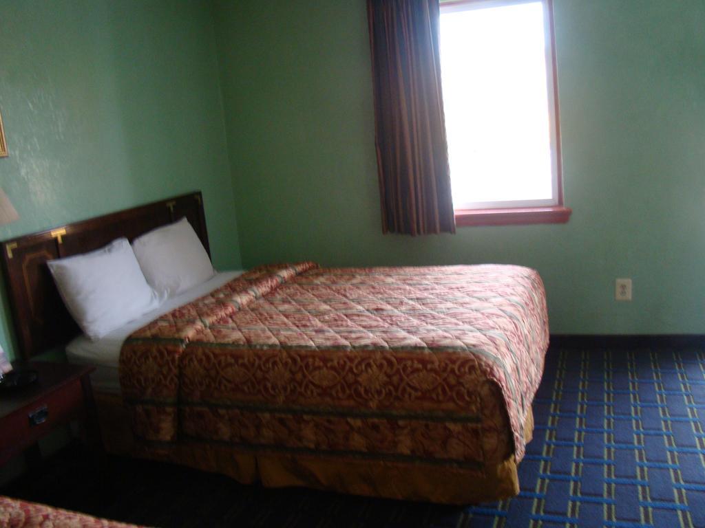 Budget Inn Mount Airy Zimmer foto