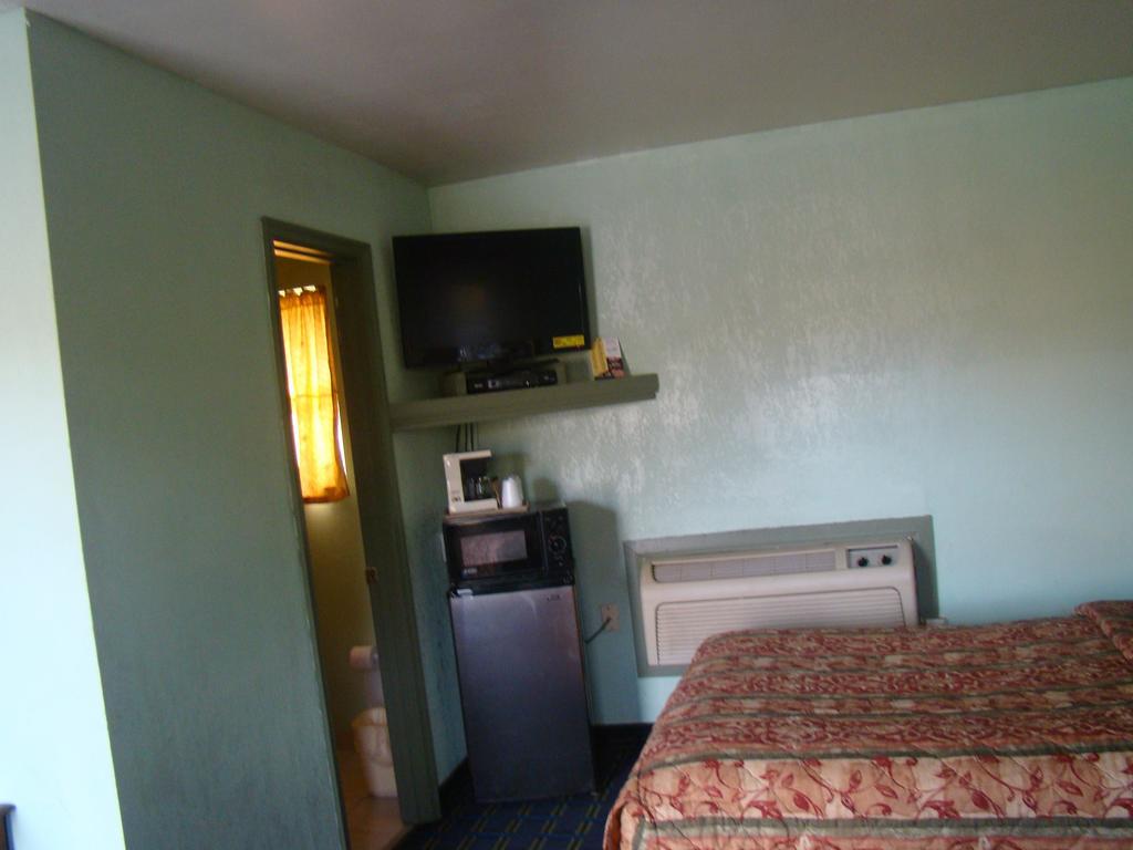 Budget Inn Mount Airy Exterior foto